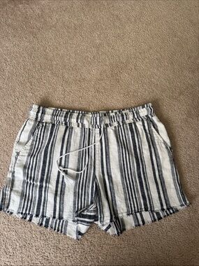 Striped Drawstring Linen-Blend Shorts in White and Navy